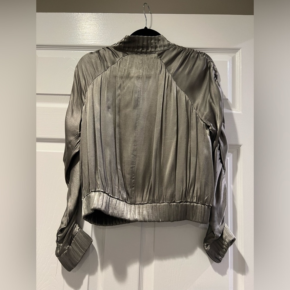 NWOT FATE SAGE GREEN RUCHED BOMBER JACKET SIZE XS - Picture 3 of 10